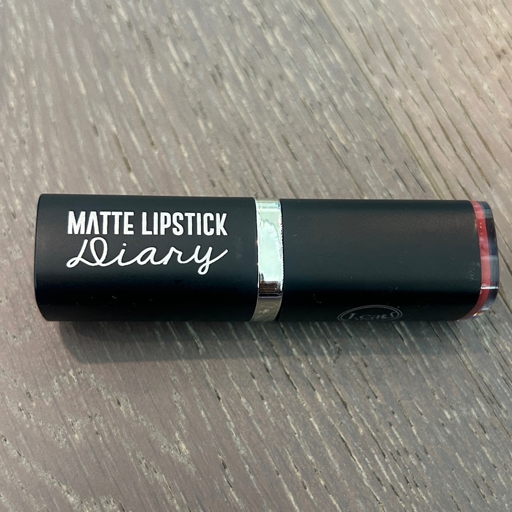 J. Cat Beauty Matte Lipstick MLD 111 Always Ready